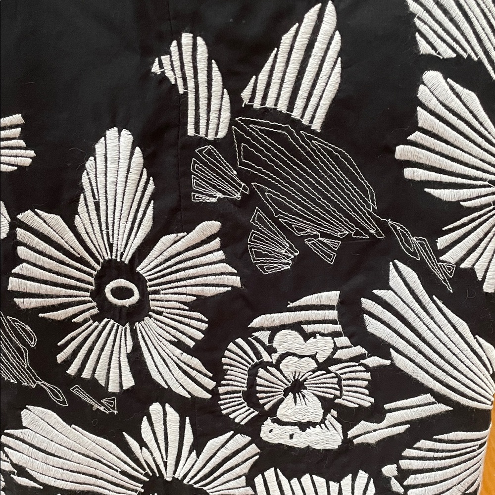 Peter Nygard Black and White Floral A-Line Skirt - Picture 2 of 4